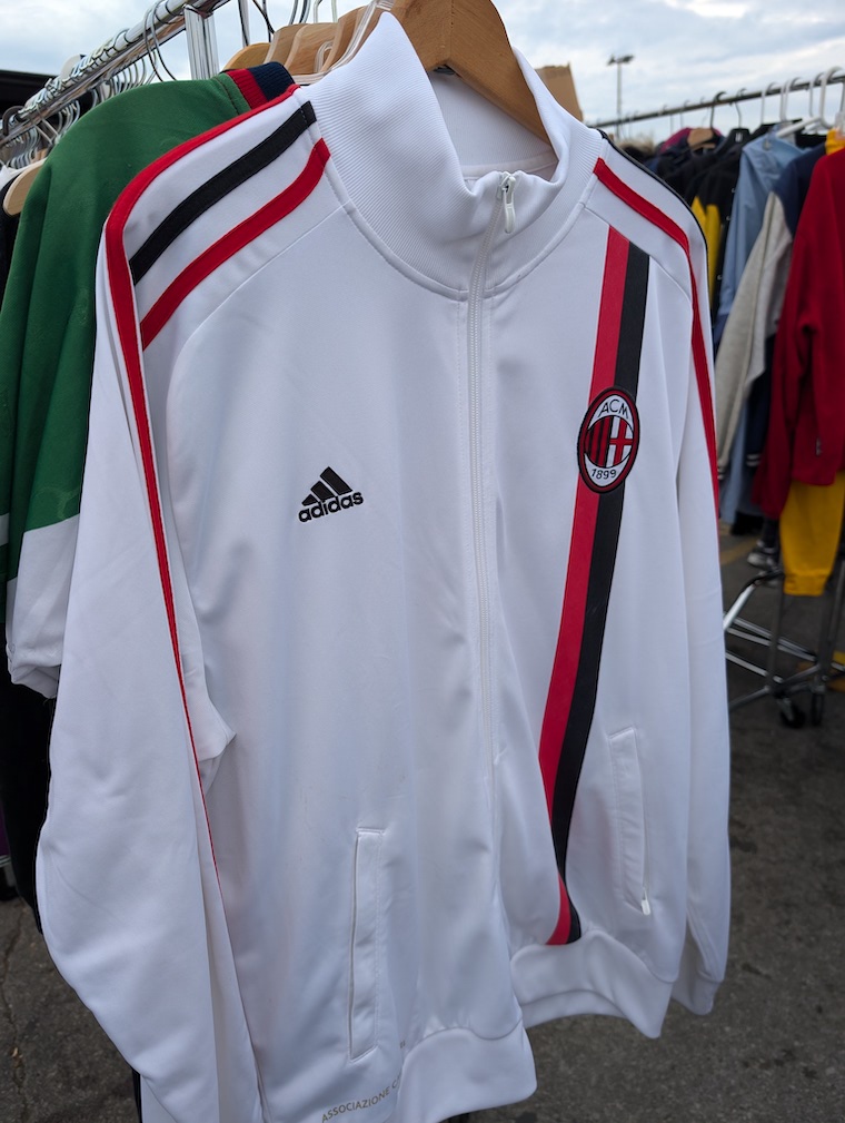 AC Milan -  I Rossoneri, The Red and Blacks, Il Diavolo ... Associazione Calcio Milan ... Not sure the year on this but this thing is F-1 Racer approved.   