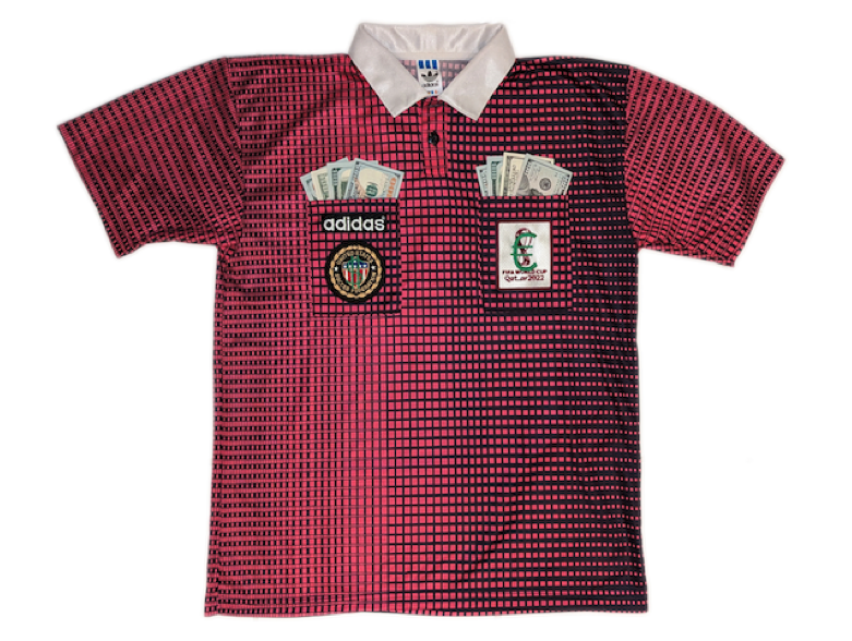 This kit does not come with the money in the pockets ... or does it 